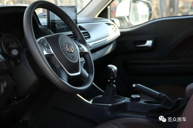 兩張雙人床，使用還方便的房車